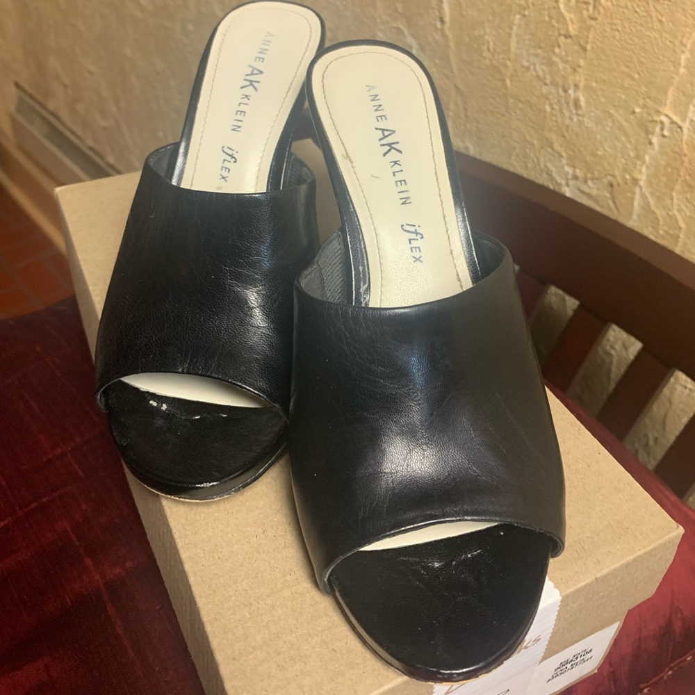 Ann Klein leather slid-ons